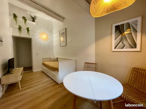 Studio lumineux et confortable meublé