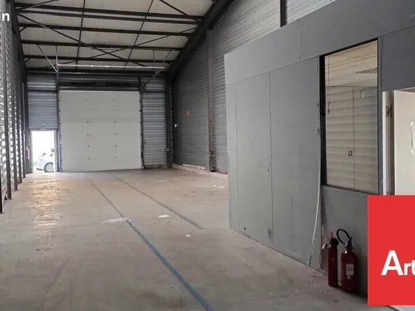 ENTREPOT - LOGISTIQUE 190 m² LA CRECHE