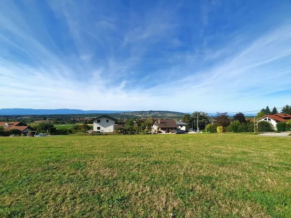 Magnifique terrain constructible de 1083 m² à Bons-en-Chablais.