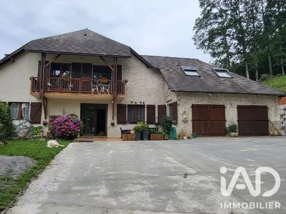 Maison 10 pièces 318 m²