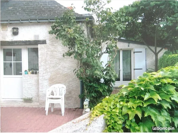 Appartement t2 avec cour clos de murs