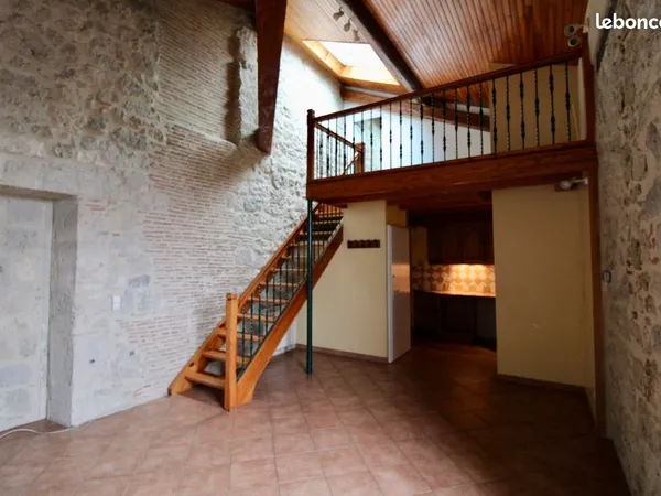Prayssas, appartement T3 plus mezzanine