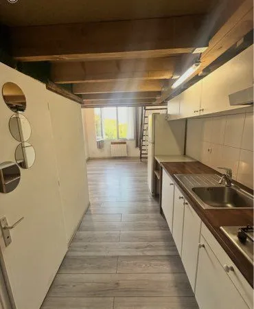 Stgely du fesc Duplex en 1 étage ds domaine 19em siècle entièrement rénové ,lumineux cuisine ouverte