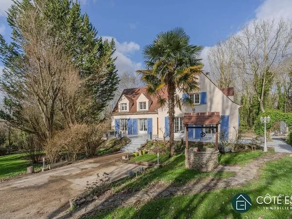 Maison 9 pièces 244 m²
