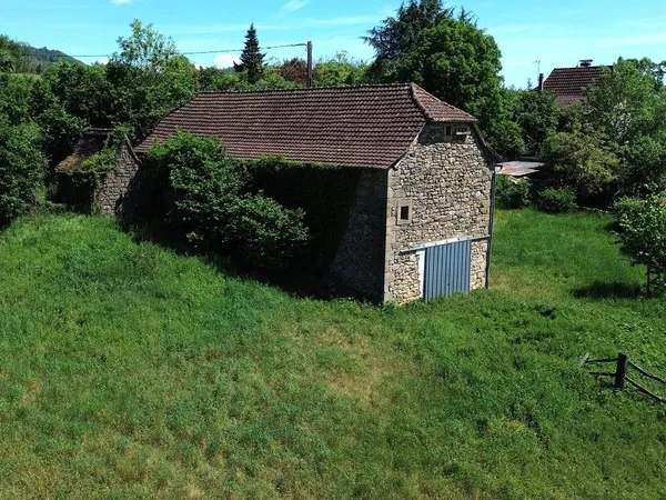 Très bel ensemble en Ségala : grange, séchoir et hangar, sur 4600m²
