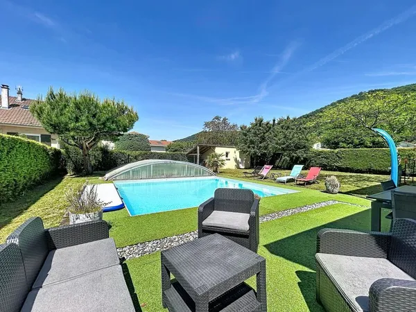 Maison familliale  5 chambres  137 m² - Terrain 1022 m² avec piscine !
