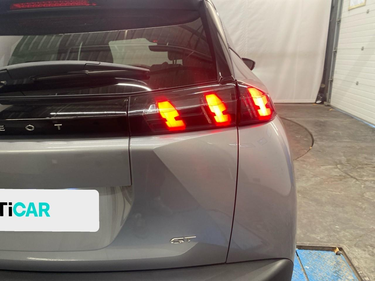 Peugeot 2008 puretech 130 s&s eat8 gt — photo 31