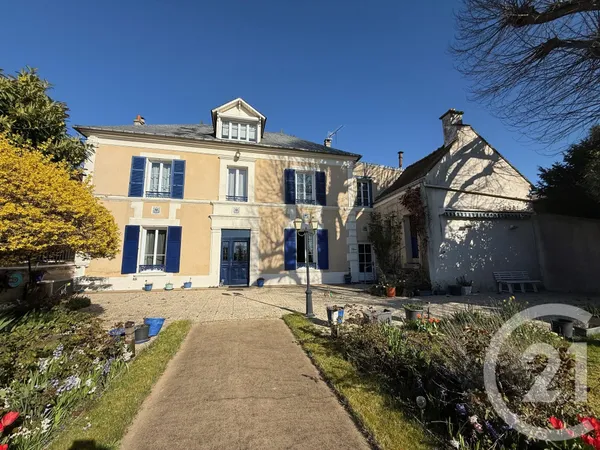 Maison 8 pièces 240 m²