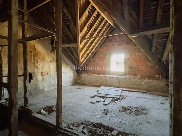 Pour investisseur ! Maison de ville avec travaux jardin