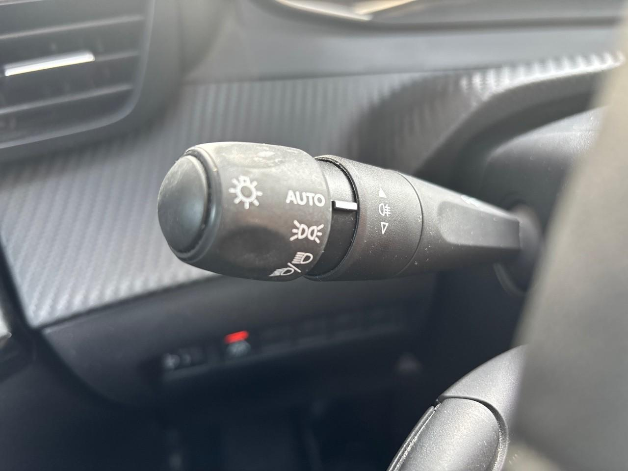 Peugeot 208 1.2 puretech 100ch s&s allure — photo 28