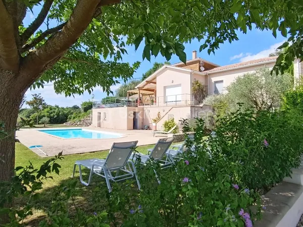 Maison 7 pièces 220 m²