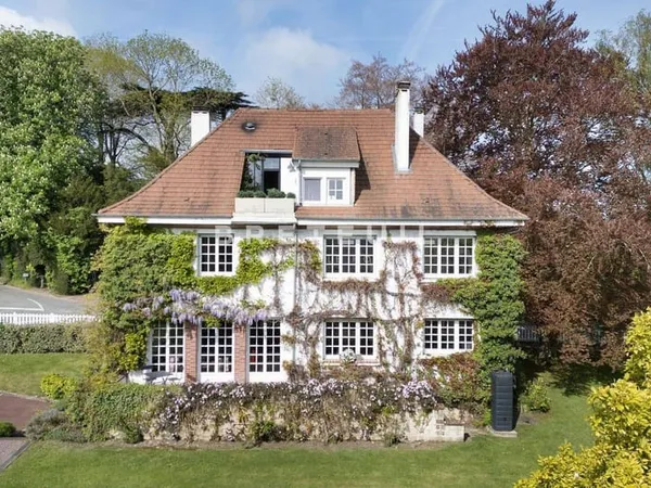 Maison 7 pièces 320 m²
