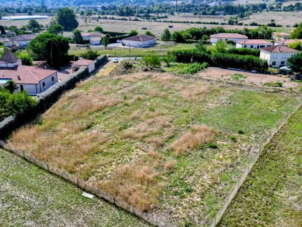 Terrain 750 m² BIAS
