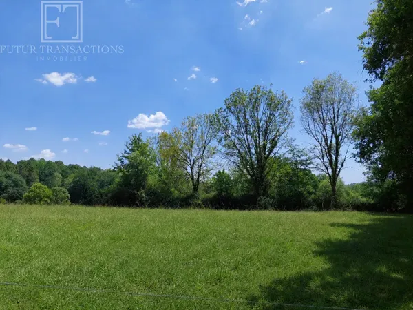 Terrain constructible de 1600 m²