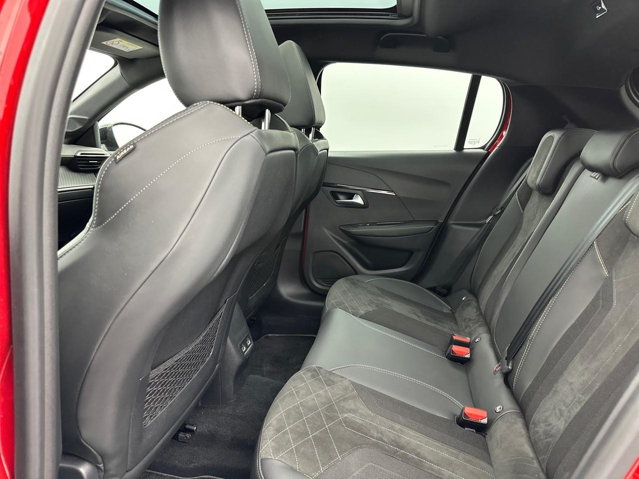 Peugeot 208 puretech 100 s&s eat8 gt — photo 12