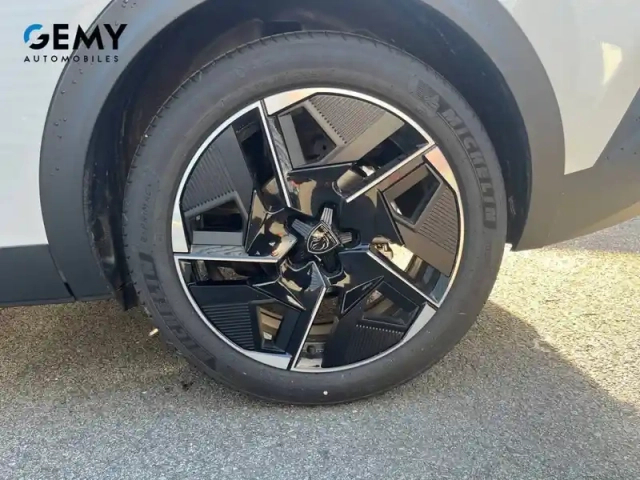Peugeot 408 hybrid 145 e-dcs6 — photo 27