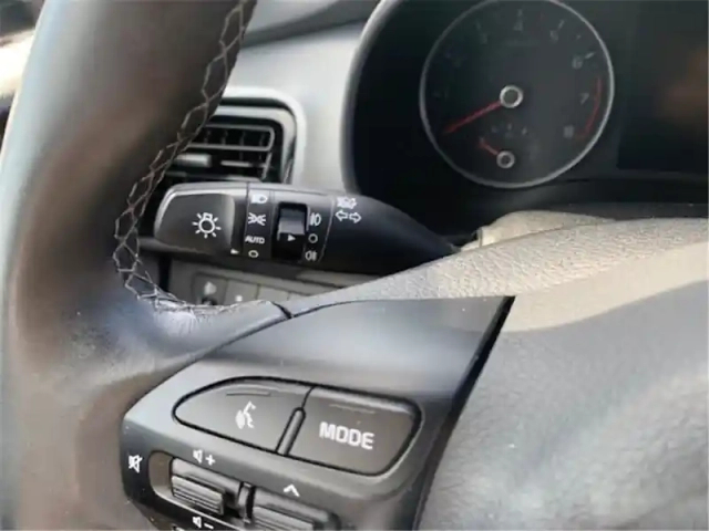 Kia Stonic 1.0 t-gdi 100 ch bvm6 — photo 19