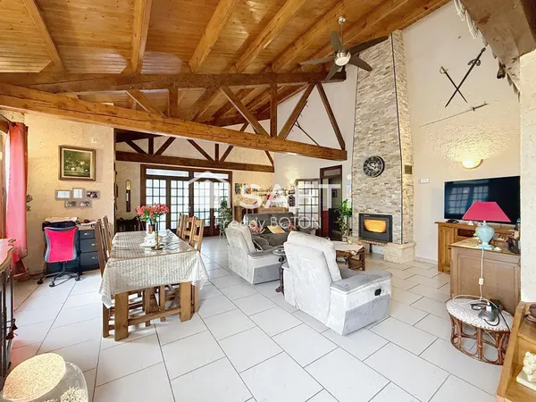Volumes exceptionnels , double habitation , ouverture PVC double vitrage!