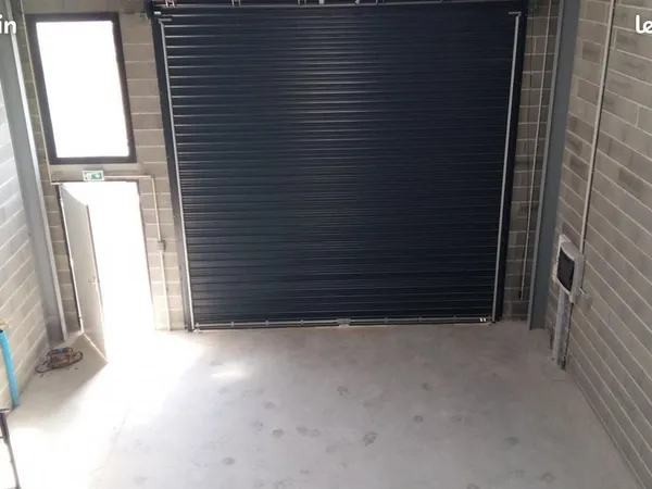 Local d'activité, industriel, artisanal ou de stockage de 94 M2
