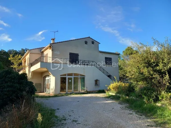 PROPRIETE avec Vue sur le Pont du Gard - Rare sur le secteur