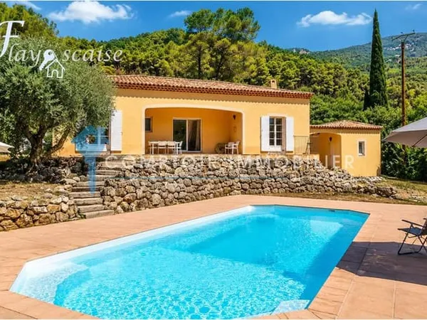 À VENDRE (83) - BARGEMON - Villa avec piscine et vue sur les