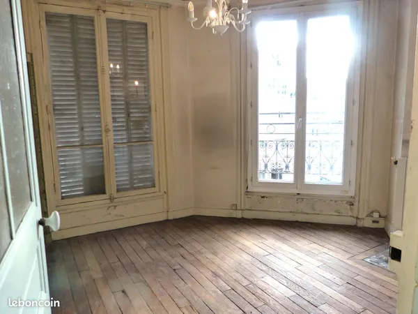PARIS 18e - T2 du 33 m² - Immeuble haussmanien - Lumineux, sans vis-à-vis, ascenseur - 235 000