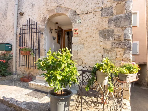 Maison de village 91 m² entièrement rénovée avec