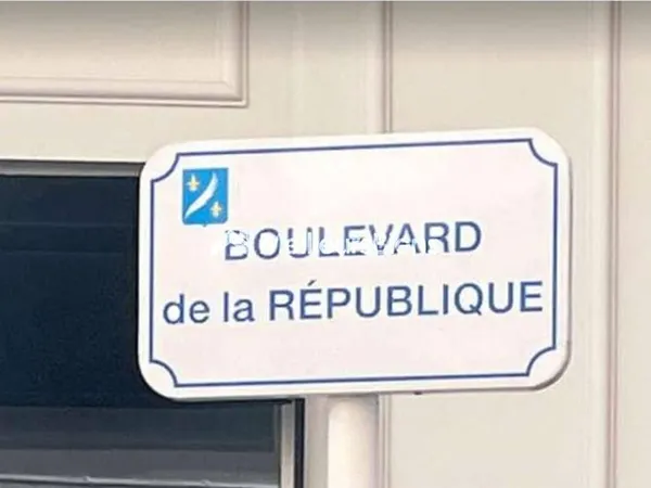 Hôtel 2 pièces 100 m²