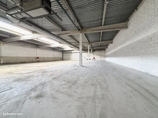 Local d’activité et entrepôt Location Moissy-Cramayel 2p 2500m² 14900€