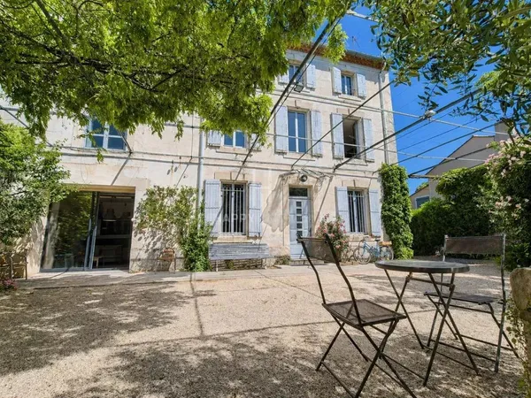 Vends maison de ville - 200 m² - 9 pièces, 5 chambres - Graveson 13690