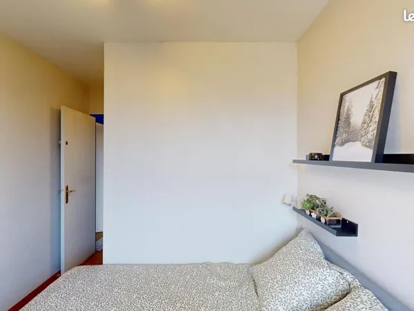 Chambre 8 pièces 105 m²