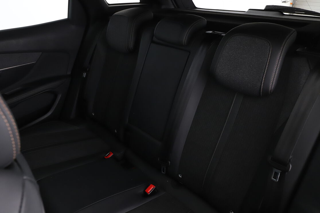 Peugeot 3008 1.6 PureTech GT Line EAT8 — photo 13