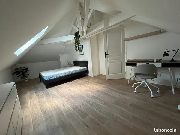 Chambre meublée avec climatisation en colocation — Châteauroux