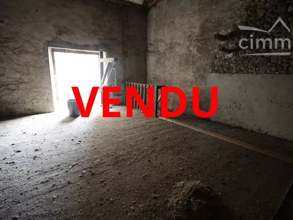 A vendre un garage sur deux niveaux idéalement placé