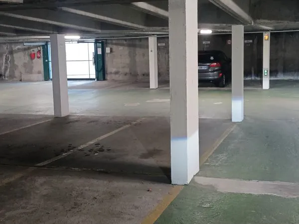 Place de parking couverte à louer