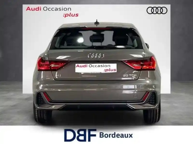 Audi A1 30 tfsi 110 ch s tronic 7 s line — photo 4