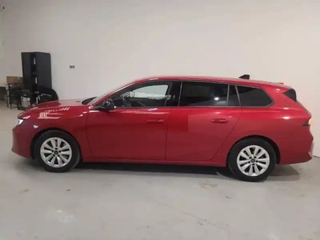 Opel Astra sports tourer 1.2 turbo 130ch bva8 — photo 4