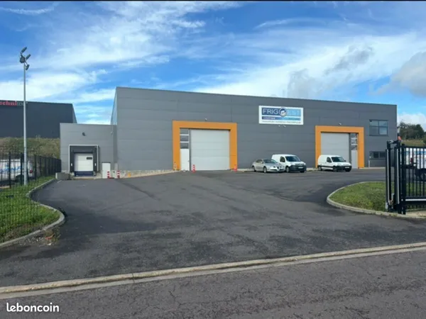 Local commercial 570 m² MARLY
