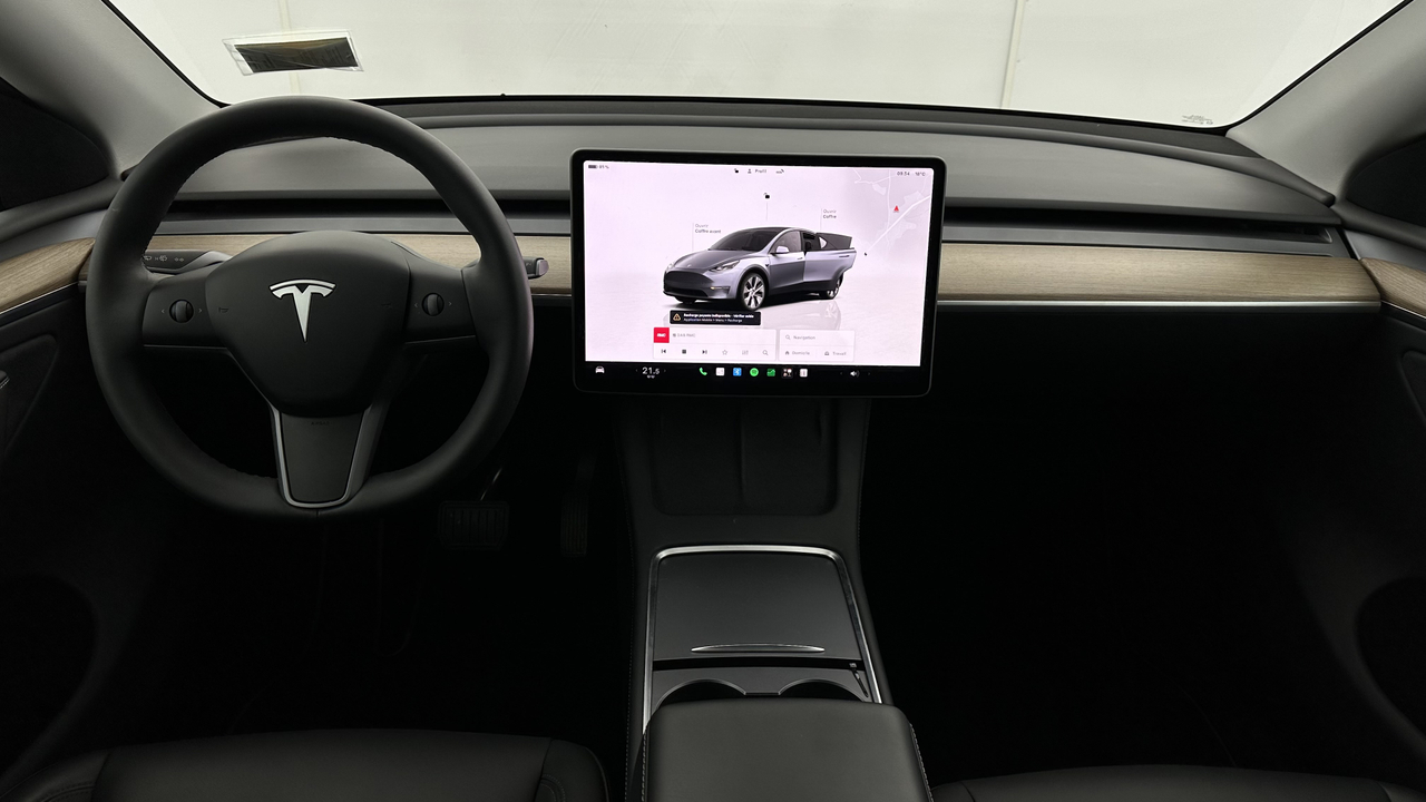 Tesla MODEL Y Standard RWD — photo 17