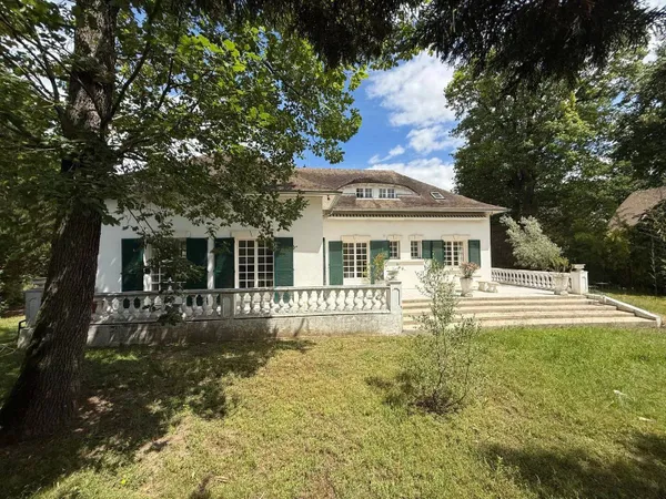 Maison 8 pièces 220 m²