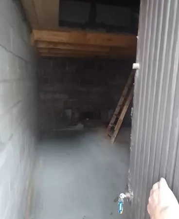 Garage avec mezzanine