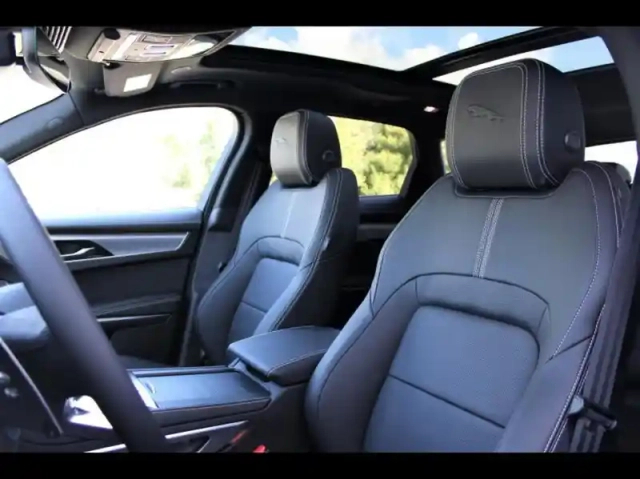 Jaguar F-Pace p400e plug-in-hybrid r-dynamic se bva8 awd — photo 12