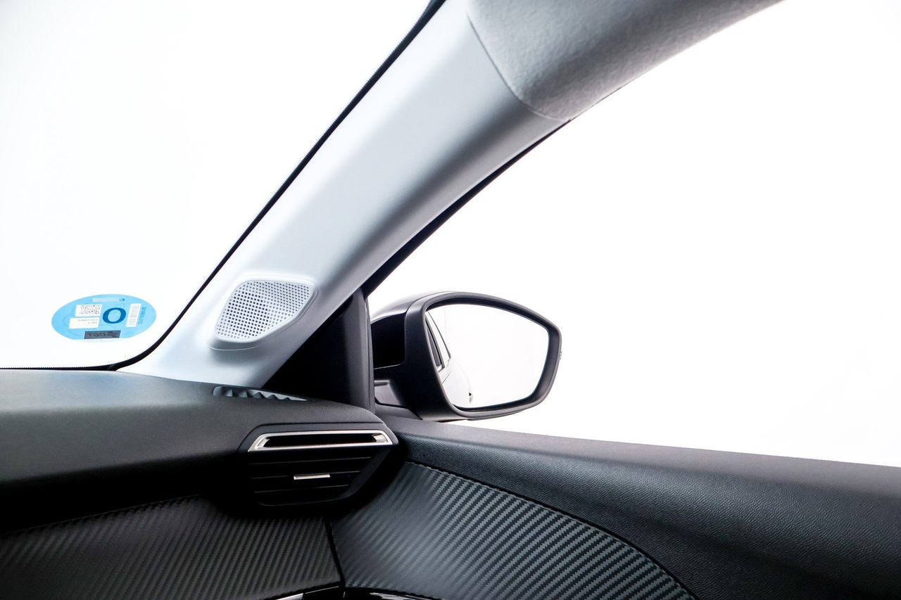 Peugeot 208 — photo 28