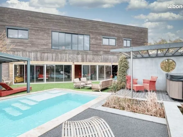 Maison 10 pièces 820 m²