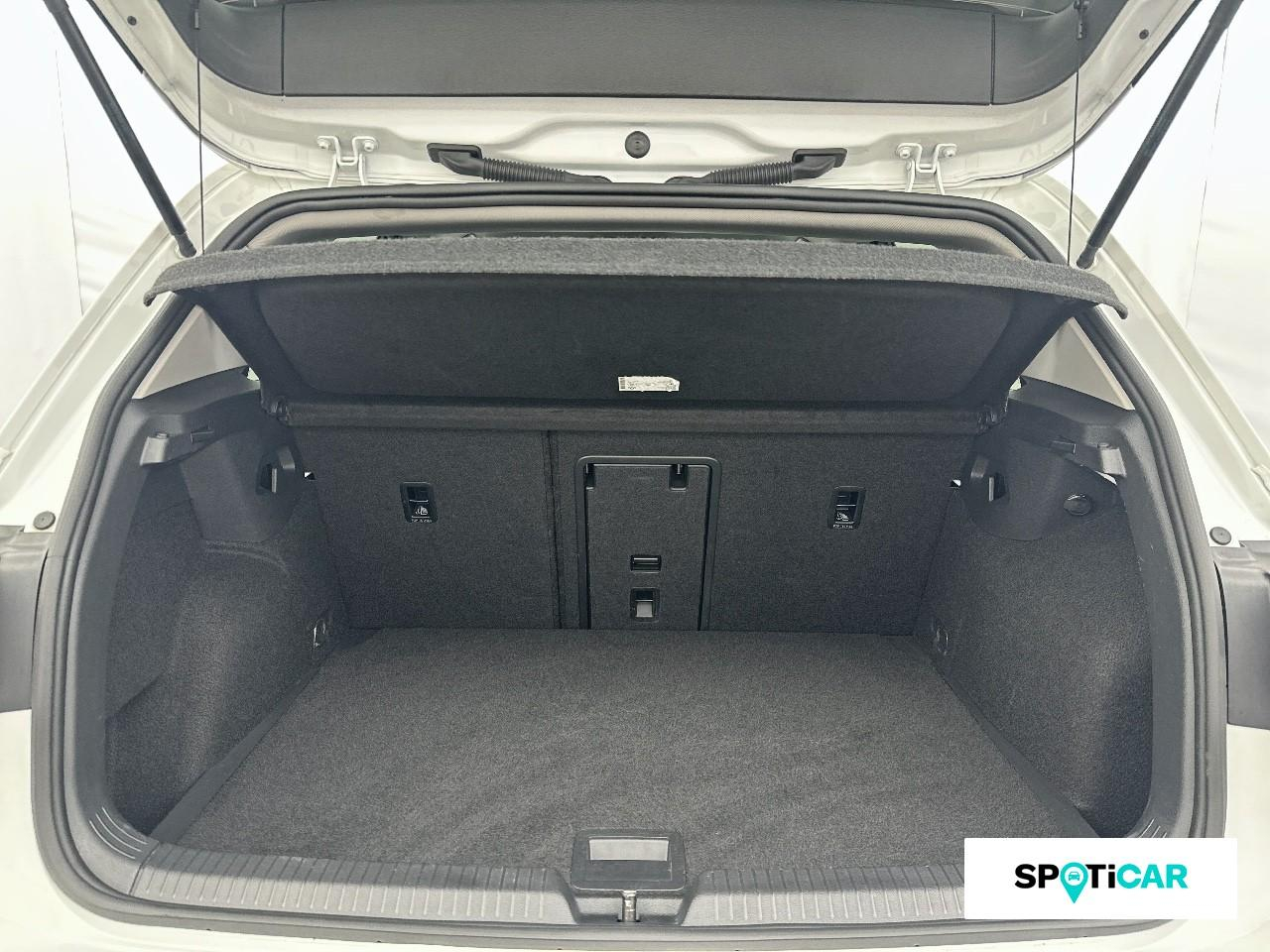 Volkswagen Golf 2.0 tdi scr 150ch life dsg7 — photo 6