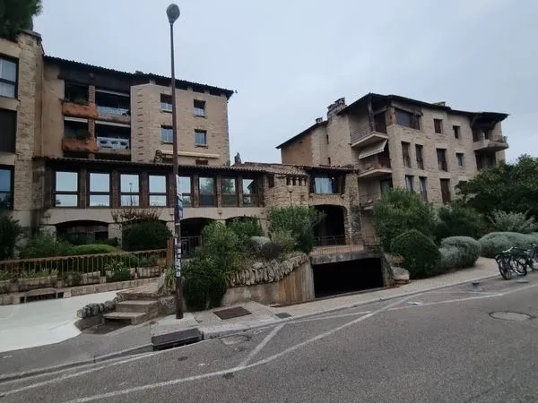 Loue place de parking intra-muros