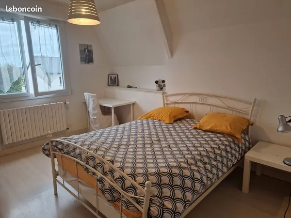 Chambre meublée et salle de bain Bain de Bretagne