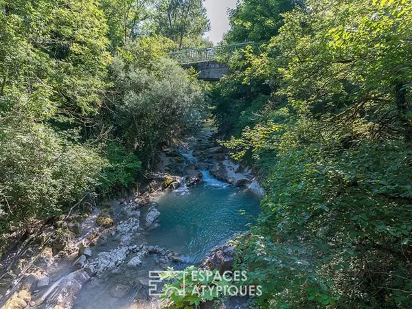 Ancien moulin situé à proximité de Die, en bordure de rivière