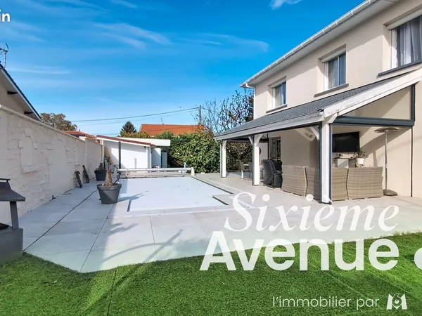 Propriété 7 pièces 220 m²