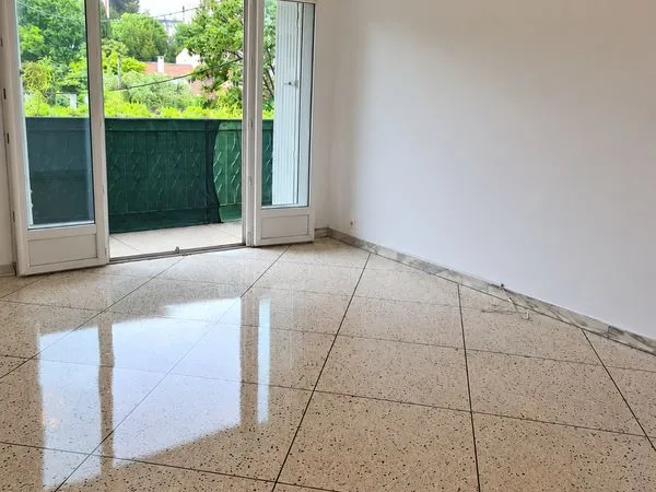 Grand studio quartier Estanove